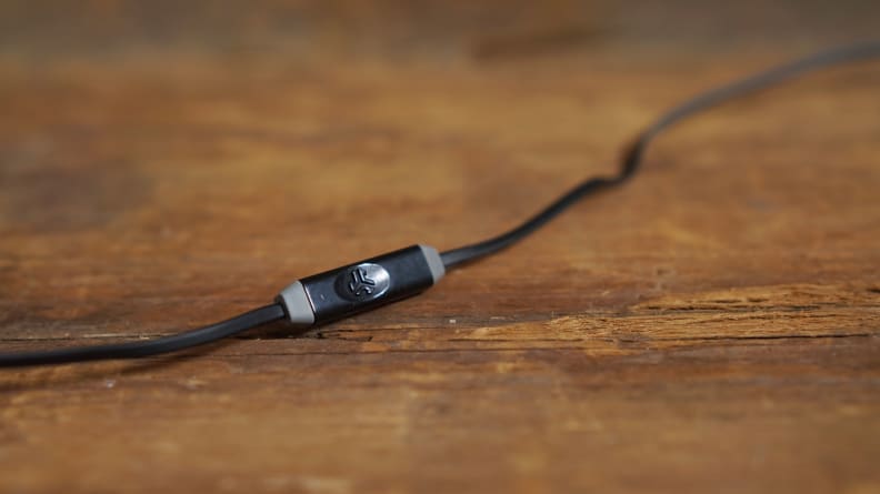 The cable comes with a one-button in-line remote, which can be used to play/pause music but not to adjust the volume.