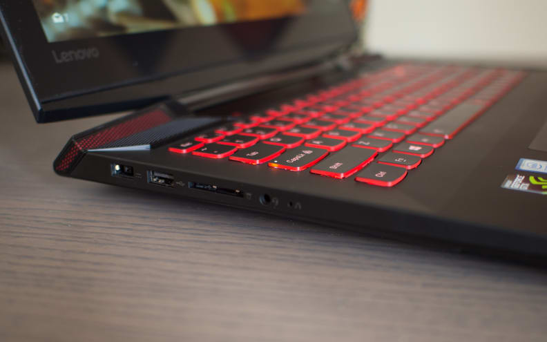 Lenovo IdeaPad Y700 Left Ports