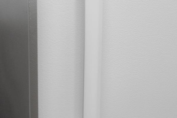 The edges of the Frigidaire FFTR1814QW's handles that sit against the fridge doors weren't perfectly flush, a sign of budget-grade fit and finish.