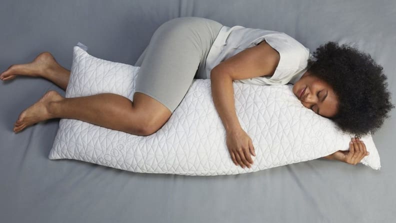 How To Use a Body Pillow for a Better Night's Sleep