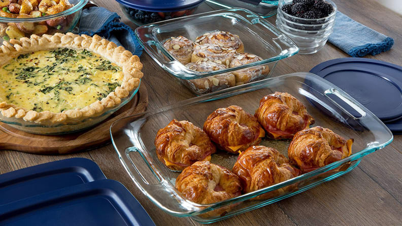 Pyrex bakeware and storage set