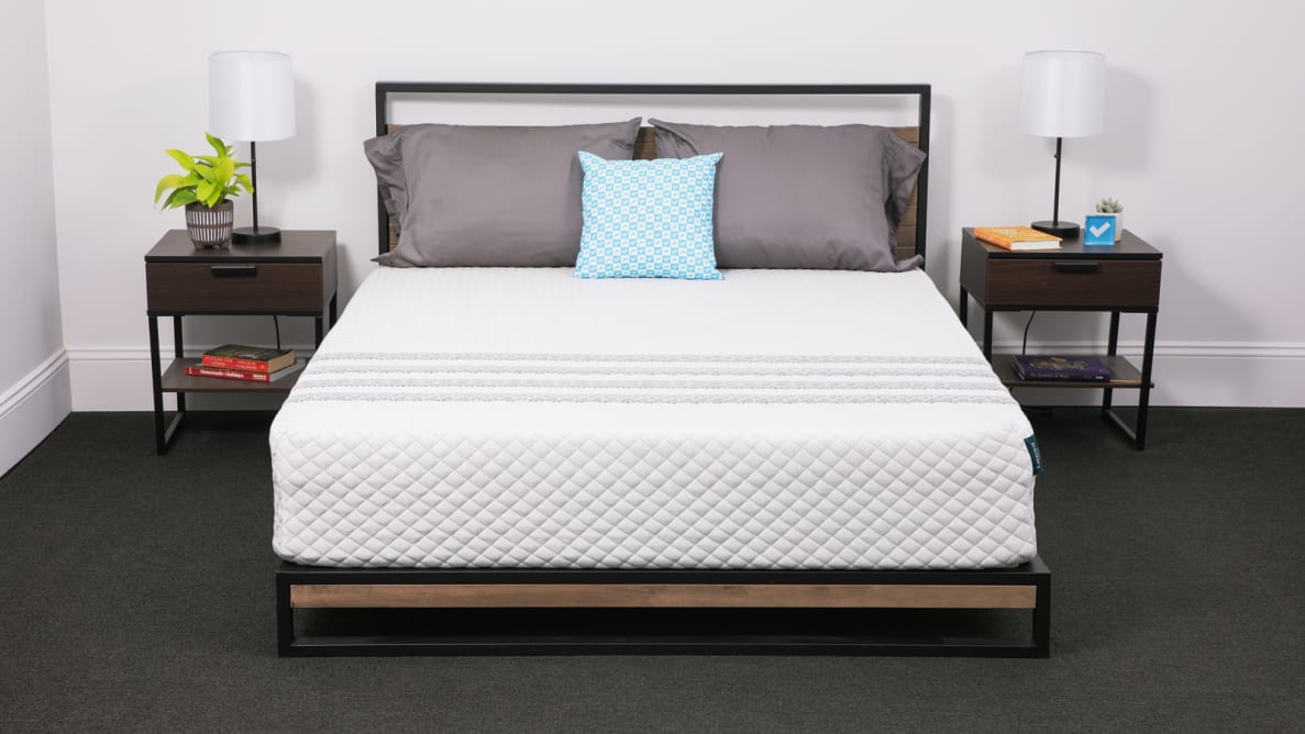 The Leesa Sapira hybrid mattress.