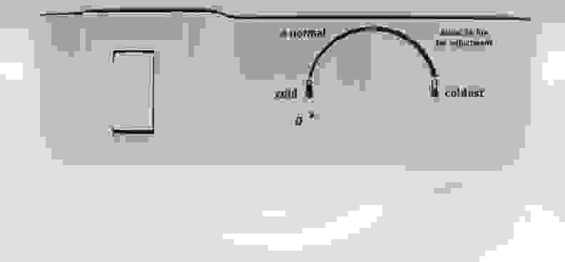 Vague control knobs like the one in the Frigidaire FFTR1821QS can make finding the perfect temperature setting tricky.