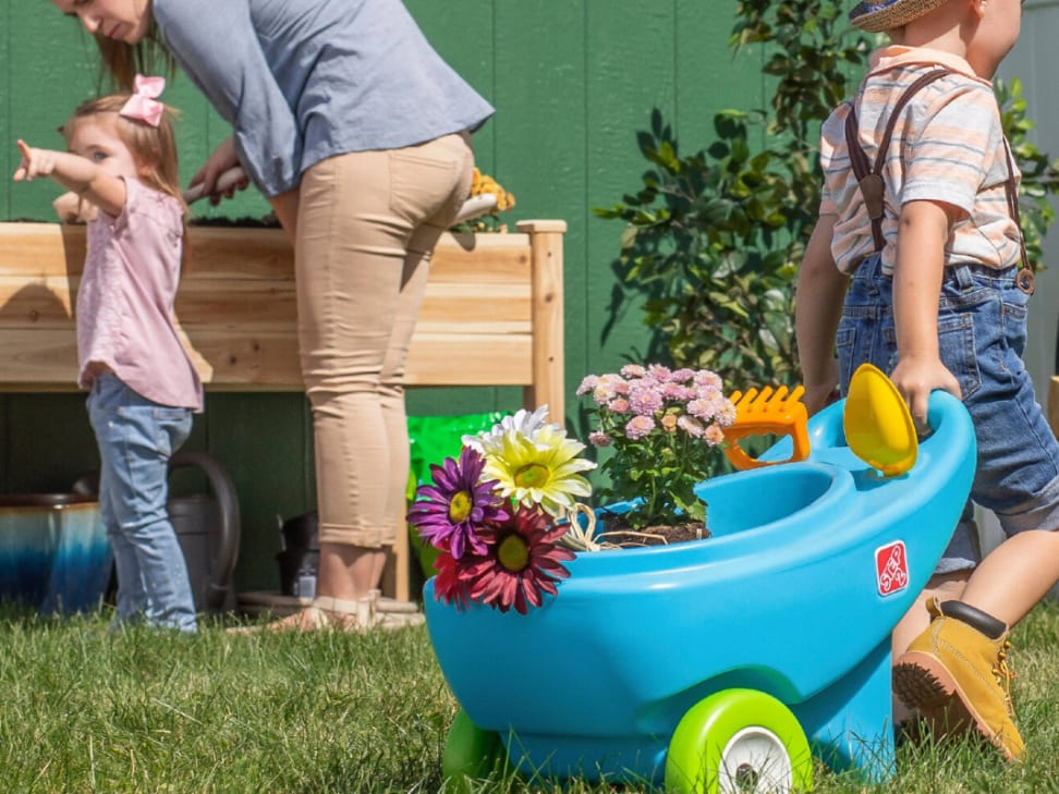 Melissa and doug wheelbarrow 2025