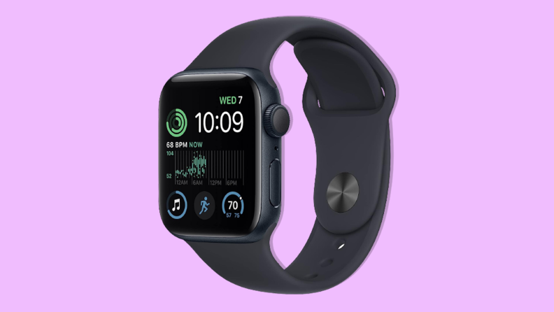 Apple Watch SE on a magenta background.