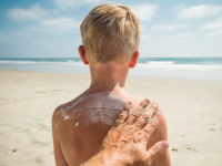 how to-put on-sunscreen
