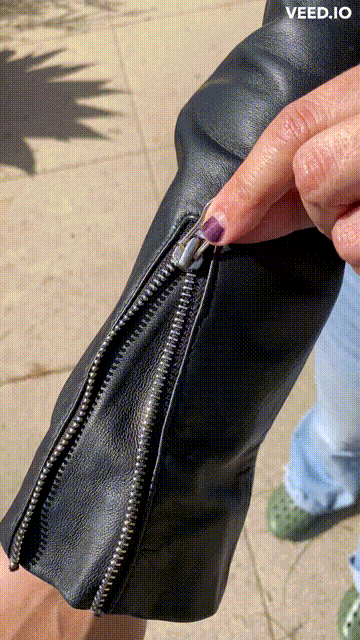 A zipper being zipped!