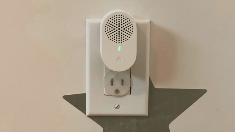 The Kasa doorbell chime plugged into the wall