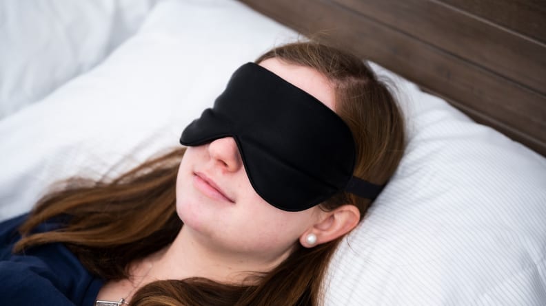 YIVIEW Sleep Mask for Side Sleeper, 100% Light Blocking 3D Sleeping Eye  Mask, Soft Breathable Eye Cover for Women Men, Relaxing Zero Pressure Night