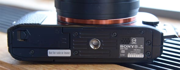 SONY_RX1_FINAL_BOTTOM.jpg