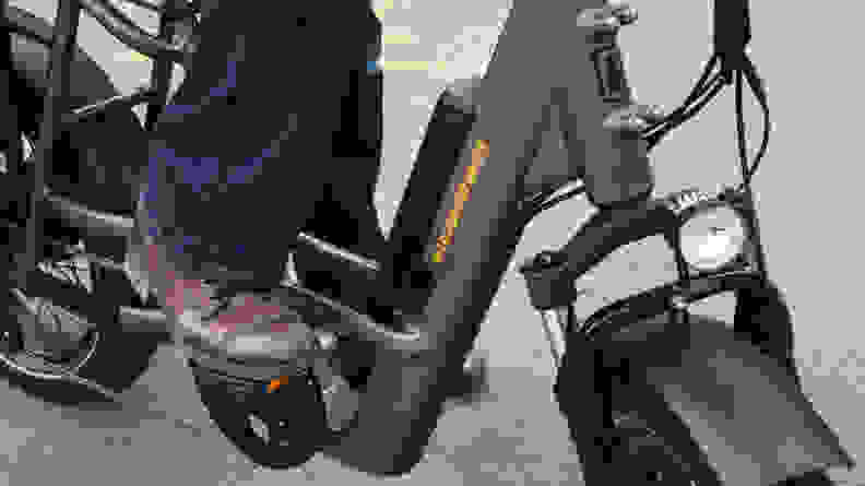 The hydraulic suspension in the front fork of the RadRunner 3 Plus.