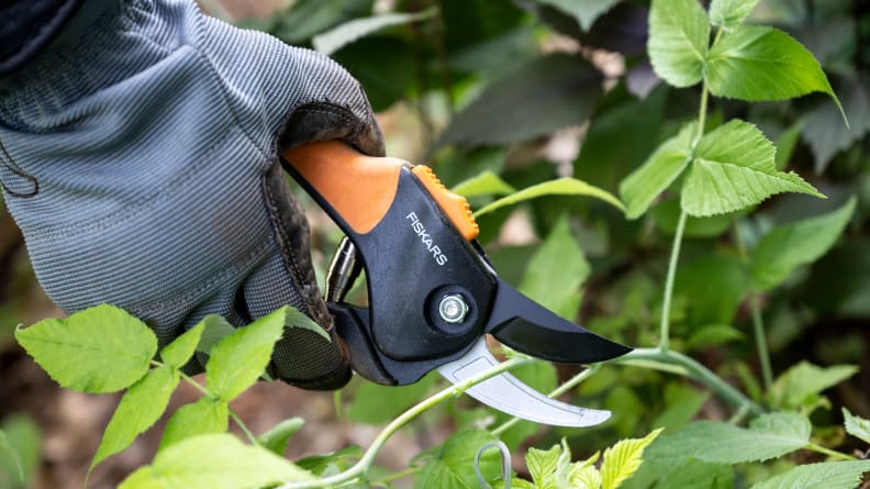 Fiskars Diamond Coated Blade Sharpener & Gardening Tool Scissors