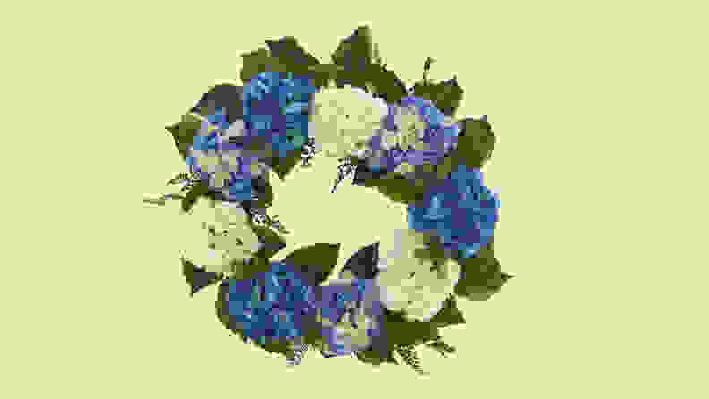 A hydrangea wreath on a pale yellow background