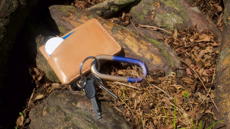 Apple AirTags in wallet