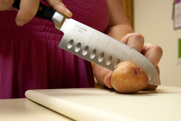 A santoku knife is ideal for vegetables and boneless meat.
