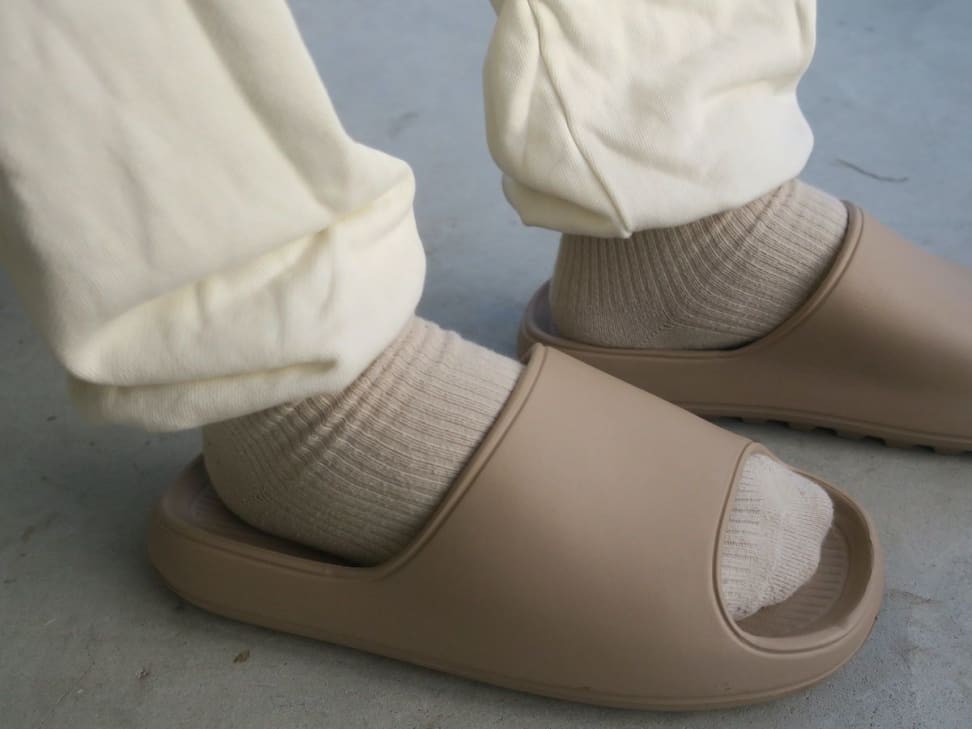 Yeezy Slide dupe review: Litfun slide sandals - Reviewed