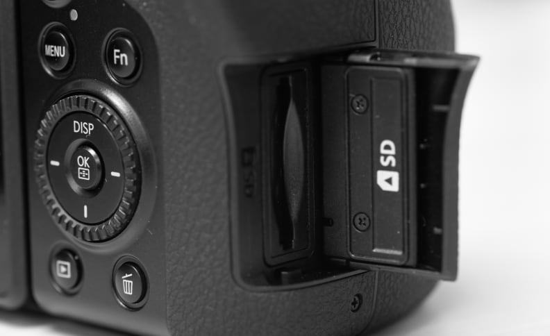 The NX1's compact size is a big benefit, but the lack of dual card slots is a downer for pros who need the space.