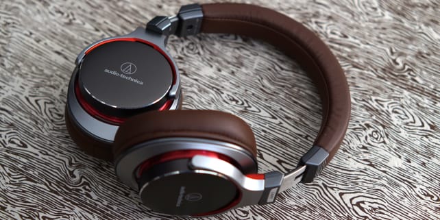 Over-ear-hero