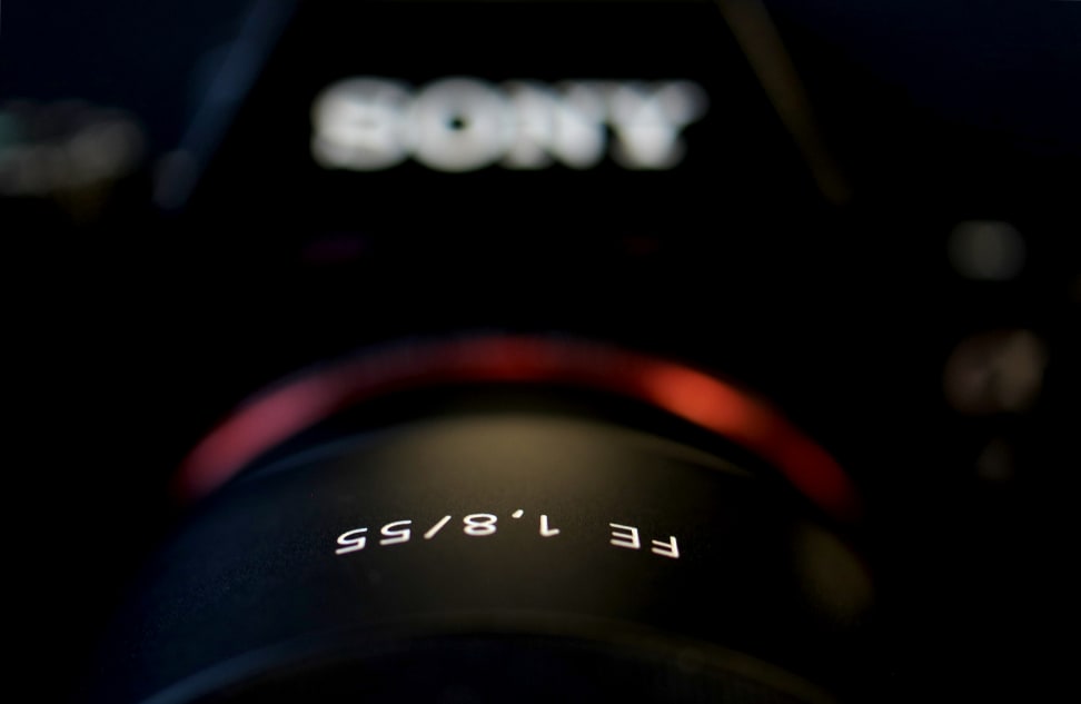 SONY-A7R-REVIEW-DESIGN-55MMLOGO.jpg