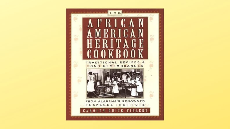 Cubierta de libro de cocina de herencia afroamericana sobre fondo amarillo.